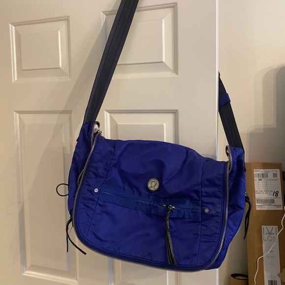 Lululemon Messenger bag - Picture 1 of 3
